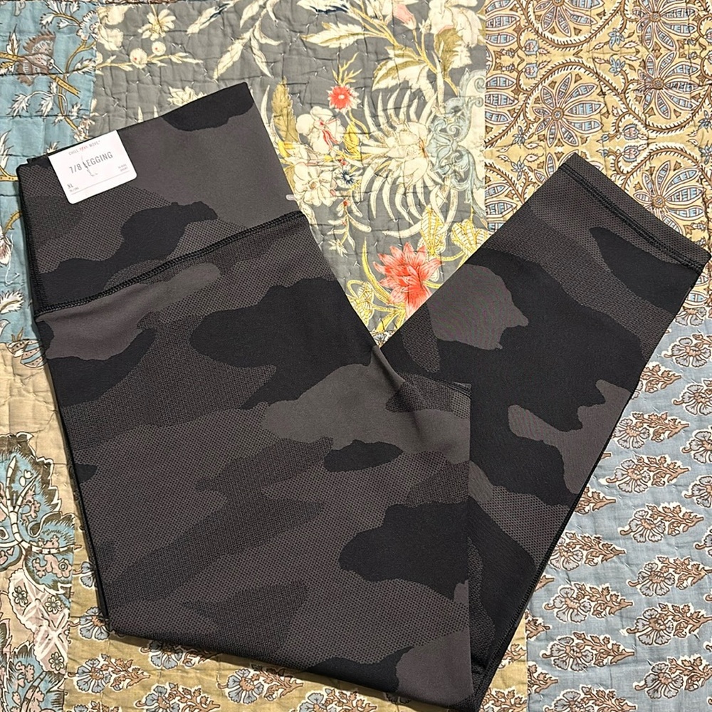 NWT aerie Camo 7/8 Leggings